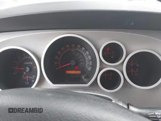 2008 Toyota Tundra z VIN 5TBBV541X8S517382, wystawiony jako IAAI lot #42231096 z przebiegiem 111 953 mil mil oraz . Historia ofert i sprzedaży dostępna na DreamBid. Obrazek 7.