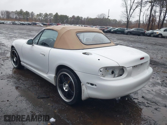 2002 Mazda MX-5 Miata Cloth z VIN JM1NB353420221527, wystawiony jako IAAI lot #41909623 z przebiegiem 90 260 mil mil oraz . Historia ofert i sprzedaży dostępna na DreamBid. Obrazek 3.