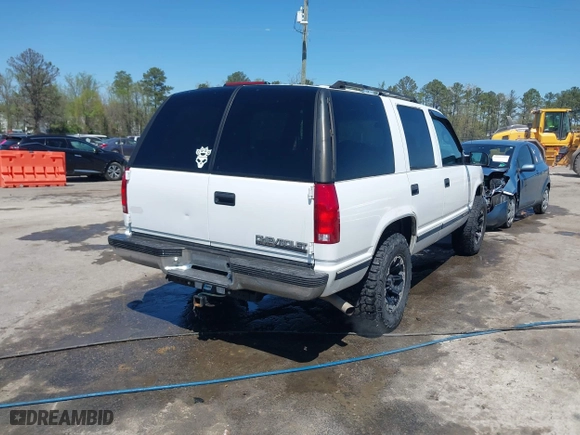 1997 Chevrolet Tahoe with VIN 1GNEK13R8VJ338626, listed as a IAAI auction lot 41976126 with 163,263 mi miles. Bid and sale history available at carsss.com. Image 4.