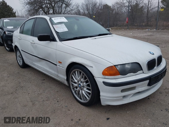 2000 BMW 3 Series 328i with VIN WBAAM5341YFR20178, listed as a IAAI auction lot 41477979 with 151,328 mi miles. Bid and sale history available at carsss.com. Image 1.