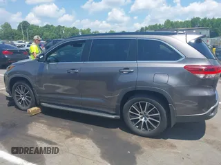 2017 Toyota Highlander XLE with VIN 5TDKZRFHXHS200344, listed as a IAAI auction lot 42616051 with 161,439 mi miles and . Bid and sale history available at DreamBid. Image 14.