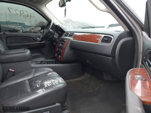 2008 Chevrolet Silverado 1500 LT w/1LT with VIN 2GCEK190381221228, listed as a IAAI auction lot 41046427 with 196,240 mi miles. Bid and sale history available at carsss.com. Image 5.
