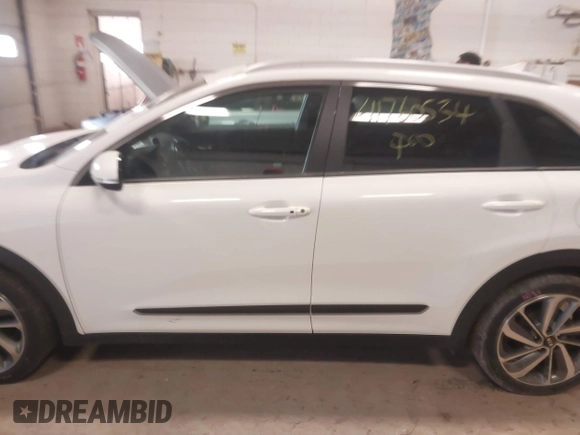 2019 Kia Niro Touring with VIN KNDCE3LC3K5216257, listed as a IAAI auction lot 41760534 with 117,187 mi miles. Bid and sale history available at carsss.com. Image 14.