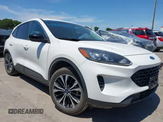 2022 Ford Escape SE z VIN 1FMCU0G60NUB11056, wystawiony jako IAAI lot #42238940 z przebiegiem 115 360 mil mil oraz . Historia ofert i sprzedaży dostępna na DreamBid. Obrazek 1.