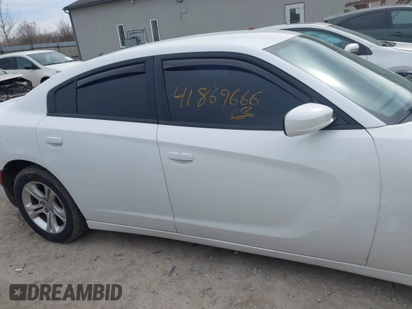 2015 Dodge Charger SE z VIN 2C3CDXBGXFH812015, wystawiony jako IAAI lot #41869666 z przebiegiem 108 823 mil mil oraz . Historia ofert i sprzedaży dostępna na DreamBid. Obrazek 13.