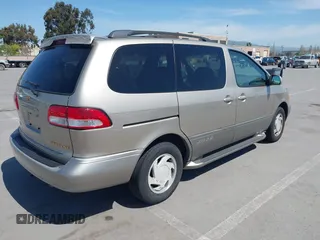 2001 Toyota Sienna LE with VIN 4T3ZF13C21U397063, listed as a IAAI auction lot 42033574 with 219,783 mi miles. Bid and sale history available at carsss.com. Image 4.