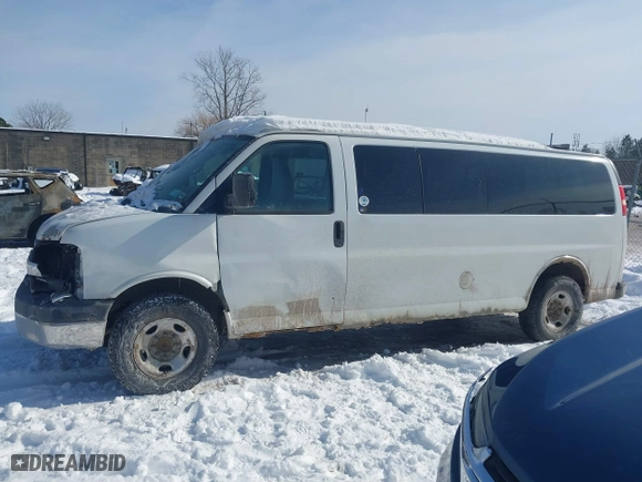 2012 Chevrolet Express Passenger 1LT with VIN 1GAZG1FG0C1150999, listed as a IAAI auction lot 41475070 with 334,911 mi miles. Bid and sale history available at carsss.com. Image 15.