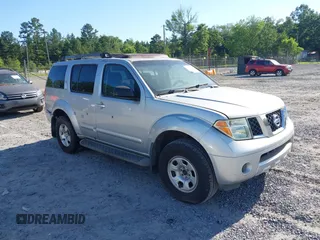 2005 Nissan Pathfinder LE z VIN 5N1AR18W45C750351, wystawiony jako IAAI lot #42311572 z przebiegiem 210 625 mil mil oraz . Historia ofert i sprzedaży dostępna na DreamBid. Obrazek 1.