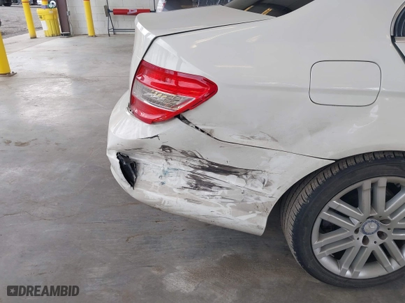 2008 Mercedes-Benz C-Class 3.0L Sport with VIN WDDGF54X48F117547, listed as a IAAI auction lot 41764470 with 93,631 mi miles. Bid and sale history available at carsss.com. Image 6.