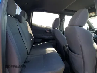 2017 Toyota Tacoma SR5 z VIN 5TFCZ5AN0HX116148, wystawiony jako Copart lot #52938035 z przebiegiem 111 284 mil mil oraz Szkoda całkowita • Salvage title. Historia ofert i sprzedaży dostępna na DreamBid. Obrazek 10.