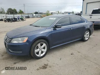 2013 Volkswagen Passat SE z VIN 1VWBN7A3XDC104993, wystawiony jako Copart lot #56727485 z przebiegiem 93 974 mil mil oraz Szkoda całkowita • Salvage title. Historia ofert i sprzedaży dostępna na DreamBid. Obrazek 1.
