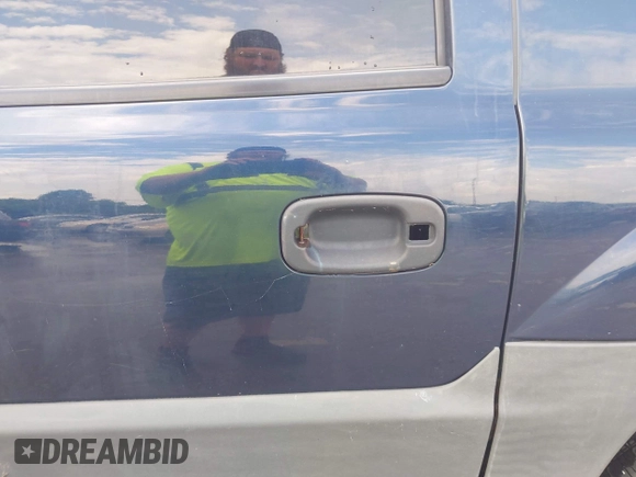 2005 Chevrolet Avalanche LS with VIN 3GNEC12Z55G272567, listed as a IAAI auction lot 42602466 with 183,216 mi miles and . Bid and sale history available at DreamBid. Image 12.