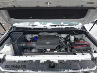 2019 Toyota Tundra SR5 z VIN 5TFHY5F17KX797348, wystawiony jako IAAI lot #41905558 z przebiegiem Nie podano mil oraz . Historia ofert i sprzedaży dostępna na DreamBid. Obrazek 10.