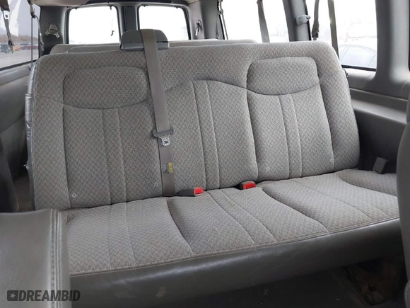 2005 Chevrolet Express Passenger with VIN 1GAHG39U051110188, listed as a IAAI auction lot 41793268 with 245,267 mi miles. Bid and sale history available at carsss.com. Image 8.