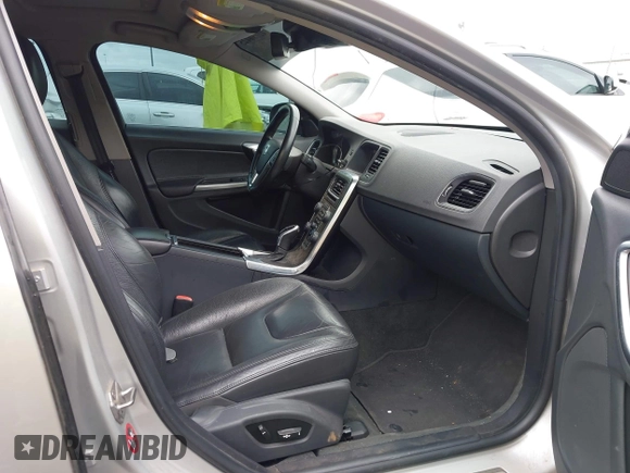 2014 Volvo S60 T5 with VIN YV1612FS0E1291364, listed as a IAAI auction lot 42130425 with 140,497 mi miles. Bid and sale history available at carsss.com. Image 5.
