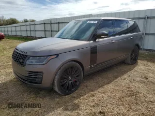 2018 Land Rover Range Rover z VIN SALGS5RE9JA383817, wystawiony jako Copart lot #39377494 z przebiegiem 55 601 mil mil oraz Szkoda całkowita • Salvage title. Historia ofert i sprzedaży dostępna na DreamBid. Obrazek 1.