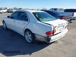 2002 Mercedes-Benz E-Class with VIN WDBJF82J62X076581, listed as a IAAI auction lot 41194976 with 235,453 mi miles. Bid and sale history available at carsss.com. Image 3.
