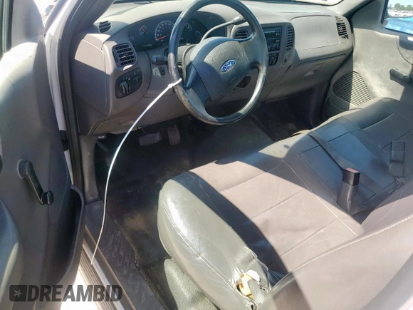 2003 Ford F-150 XL z VIN 2FTPF17ZX3CA65314, wystawiony jako Copart lot #56379215 z przebiegiem 112 475 mil mil oraz Czysty tytuł • Clean title. Historia ofert i sprzedaży dostępna na DreamBid. Obrazek 8.