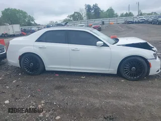 2021 Chrysler 300 S с VIN 2C3CCABT4MH558327, выставлен на аукционе IAAI как лот 41973134 с пробегом 58 216 миль миль и . История ставок и продаж доступна на DreamBid. Изображение 13.