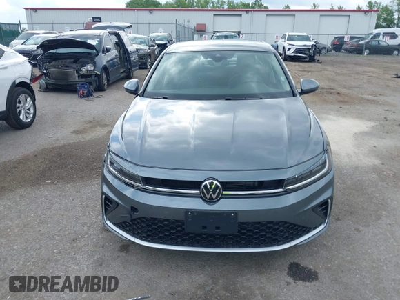 2025 Volkswagen Jetta SE с VIN 3VW7X7BU6SM085202, выставлен на аукционе IAAI как лот 42767432 с пробегом 1 009 миль миль и . История ставок и продаж доступна на DreamBid. Изображение 12.