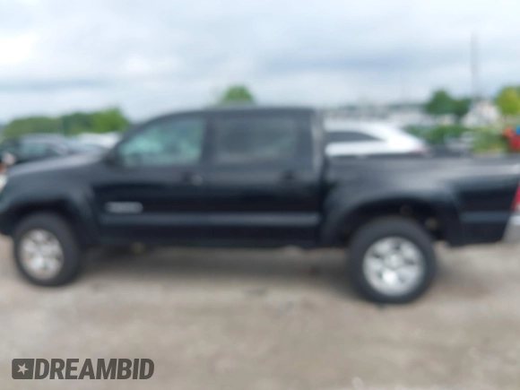 2013 Toyota Tacoma with VIN 3TMLU4EN5DM107500, listed as a IAAI auction lot 42733914 with Not provided miles and . Bid and sale history available at DreamBid. Image 15.