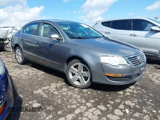 2008 Volkswagen Passat Komfort z VIN WVWAK73C48E145599, wystawiony jako IAAI lot #42005894 z przebiegiem 158 147 mil mil oraz . Historia ofert i sprzedaży dostępna na DreamBid. Obrazek 1.