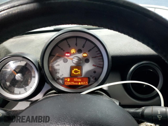 2009 MINI Convertible z VIN WMWMR335X9TJ93685, wystawiony jako Copart lot #50899755 z przebiegiem 123 609 mil mil oraz Szkoda całkowita • Salvage title. Historia ofert i sprzedaży dostępna na DreamBid. Obrazek 9.