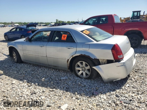 2006 Chrysler 300 z VIN 2C3KA53G26H469479, wystawiony jako Copart lot #57260885 z przebiegiem Nie podano mil oraz Czysty tytuł • Clean title. Historia ofert i sprzedaży dostępna na DreamBid. Obrazek 2.