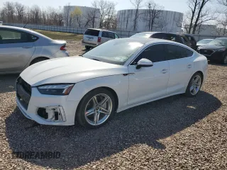 2022 Audi A5 Sportback S line Premium Plus z VIN WAUFACF57NA018117, wystawiony jako Copart lot #54020185 z przebiegiem 48 464 mil mil oraz Szkody całkowita. Historia ofert i sprzedaży dostępna na DreamBid. Obrazek 1.