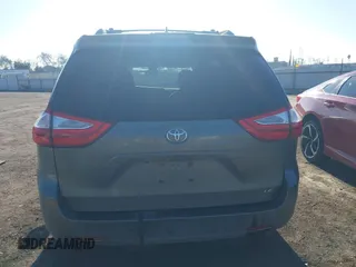 2018 Toyota Sienna LE Auto Access Seat with VIN 5TDKZ3DC5JS932357, listed as a IAAI auction lot 41332285 with 120,559 mi miles. Bid and sale history available at carsss.com. Image 16.