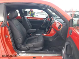 2017 Volkswagen Beetle 1.8T SE with VIN 3VWJ17AT3HM624934, listed as a IAAI auction lot 41389551 with 29,109 mi miles. Bid and sale history available at carsss.com. Image 5.