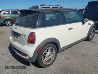 2007 MINI Hardtop S с VIN WMWMF73537TL92266, выставлен на аукционе IAAI как лот 42532567 с пробегом 161 717 миль миль и . История ставок и продаж доступна на DreamBid. Изображение 4.