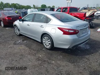 2018 Nissan Altima SR z VIN 1N4AL3AP0JC245282, wystawiony jako IAAI lot #41981833 z przebiegiem 102 634 mil mil oraz . Historia ofert i sprzedaży dostępna na DreamBid. Obrazek 3.