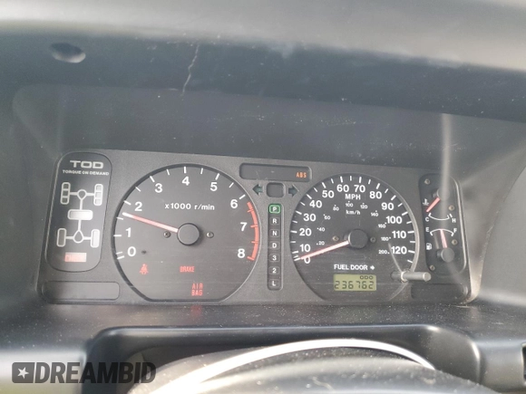 2001 Isuzu Trooper S with VIN JACDJ58X117J11550, listed as a Copart auction lot 46323185 with 236,762 mi miles and Salvage title. Bid and sale history available at DreamBid. Image 9.