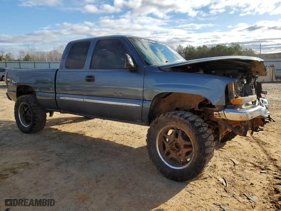 2006 GMC Sierra 1500 SLE1 with VIN 1GTEK19B36Z205665, listed as a Copart auction lot 47415295 with 302,396 mi miles and Salvage Title. Bid and sale history available at carsss.com. Image 4.