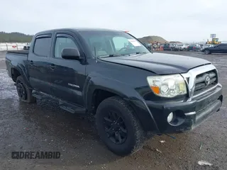 2008 Toyota Tacoma z VIN 3TMLU42NX8M015325, wystawiony jako IAAI lot #41646367 z przebiegiem 128 619 mil mil oraz . Historia ofert i sprzedaży dostępna na DreamBid. Obrazek 1.