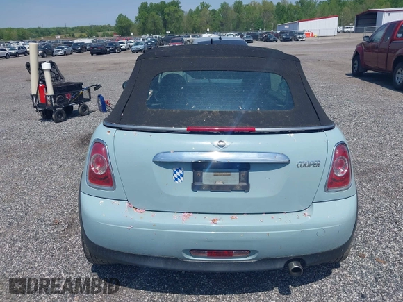 2014 MINI Convertible с VIN WMWZN3C51ET569556, выставлен на аукционе IAAI как лот 42176151 с пробегом 158 846 миль миль и . История ставок и продаж доступна на DreamBid. Изображение 16.