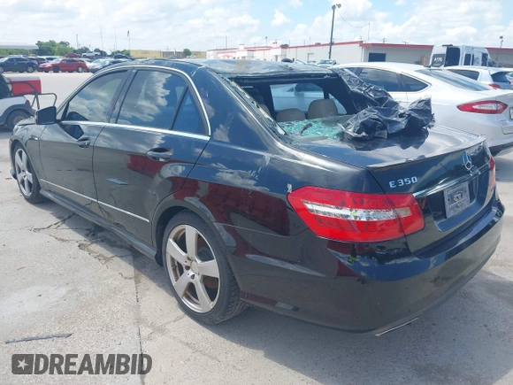2011 Mercedes-Benz E 350 Luxury z VIN WDDHF8HB1BA445713, wystawiony jako IAAI lot #42233230 z przebiegiem 171 807 mil mil oraz . Historia ofert i sprzedaży dostępna na DreamBid. Obrazek 3.