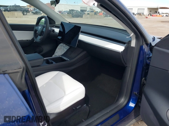 2021 Tesla Model Y Performance z VIN 5YJYGDEF8MF245641, wystawiony jako IAAI lot #41685230 z przebiegiem 25 903 mil mil oraz . Historia ofert i sprzedaży dostępna na DreamBid. Obrazek 5.