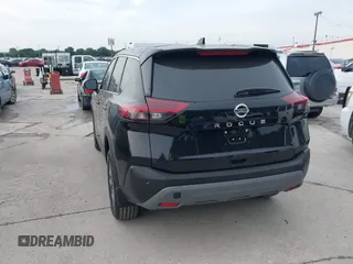 2021 Nissan Rogue S z VIN 5N1AT3AA4MC709471, wystawiony jako IAAI lot #42419548 z przebiegiem 47 666 mil mil oraz . Historia ofert i sprzedaży dostępna na DreamBid. Obrazek 3.