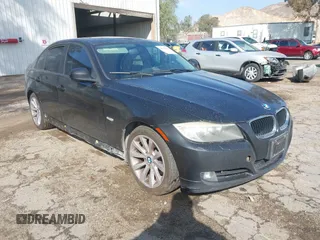 2011 BMW 3 Series 328i xDrive z VIN WBAPK5G59BNN80746, wystawiony jako IAAI lot #41429618 z przebiegiem 113 944 mil mil oraz . Historia ofert i sprzedaży dostępna na DreamBid. Obrazek 1.