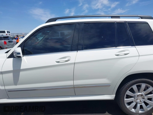 2011 Mercedes-Benz GLK 350 with VIN WDCGG5GB7BF651781, listed as a IAAI auction lot 42118517 with 100,167 mi miles and . Bid and sale history available at carsss.com. Image 14.