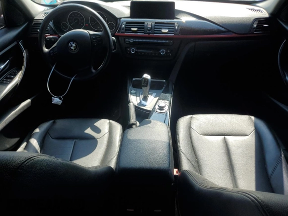 2013 BMW 3 Series 328i xDrive z VIN WBA3B5C52DF596210, wystawiony jako Copart lot #62370955 z przebiegiem 59 106 mil mil oraz Szkoda całkowita • Salvage title. Historia ofert i sprzedaży dostępna na DreamBid. Obrazek 8.