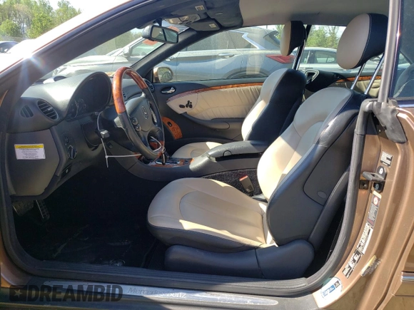 2005 Mercedes-Benz CLK 320 z VIN WDBTK65G65T046470, wystawiony jako Copart lot #50891004 z przebiegiem 41 485 mil mil oraz Szkoda całkowita • Salvage title. Historia ofert i sprzedaży dostępna na DreamBid. Obrazek 7.
