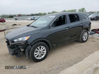 2019 Kia Sorento LX z VIN 5XYPGDA54KG444104, wystawiony jako Copart lot #53557595 z przebiegiem 129 790 mil mil oraz Szkoda całkowita • Salvage title. Historia ofert i sprzedaży dostępna na DreamBid. Obrazek 1.