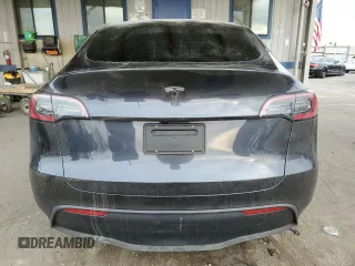 2025 Tesla Model Y Long Range with VIN 7SAYGDED8SF218700, listed as a Copart auction lot 84720474 with 1,832 mi miles and Salvage Title. Bid and sale history available at DreamBid. Image 6.