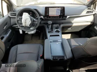 2024 Toyota Sienna XSE z VIN 5TDXSKFC0RS154398, wystawiony jako Copart lot #56039665 z przebiegiem 15 416 mil mil oraz Szkoda całkowita • Salvage title. Historia ofert i sprzedaży dostępna na DreamBid. Obrazek 8.