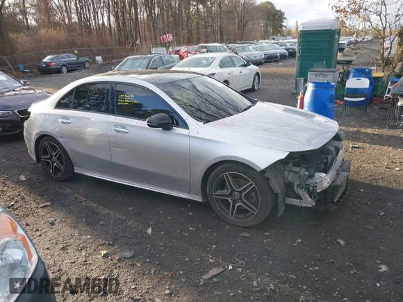 2021 Mercedes-Benz A 220 z VIN W1K3G4FBXMJ273221, wystawiony jako IAAI lot #41829672 z przebiegiem 39 164 mil mil oraz . Historia ofert i sprzedaży dostępna na DreamBid. Obrazek 13.