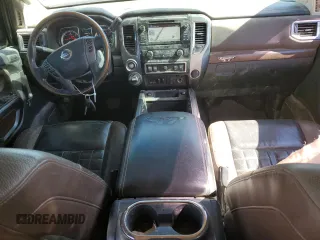 2017 Nissan Titan Pro-4X z VIN 1N6BA1F43HN557633, wystawiony jako Copart lot #46501645 z przebiegiem 94 325 mil mil oraz Szkoda całkowita • Salvage title. Historia ofert i sprzedaży dostępna na DreamBid. Obrazek 8.