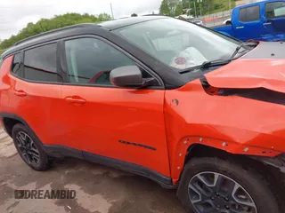 2019 Jeep Compass Trailhawk with VIN 3C4NJDDB5KT754054, listed as a IAAI auction lot 42184031 with 42,214 mi miles and . Bid and sale history available at DreamBid. Image 13.